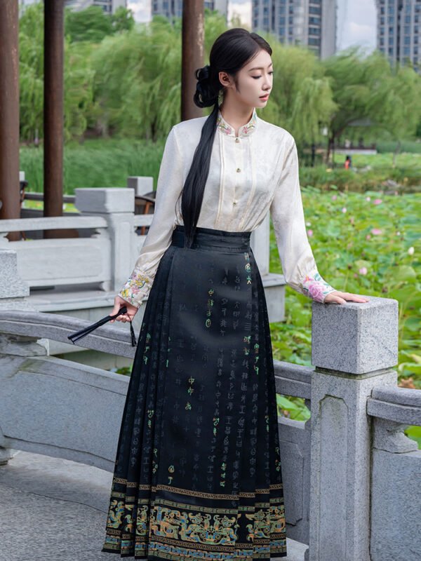 [Traditional] Black Gold Horse-Face Skirt Imitation Makeup Floral Original Hanfu Skirt Full Brocade Satin Daily Autumn/Winter