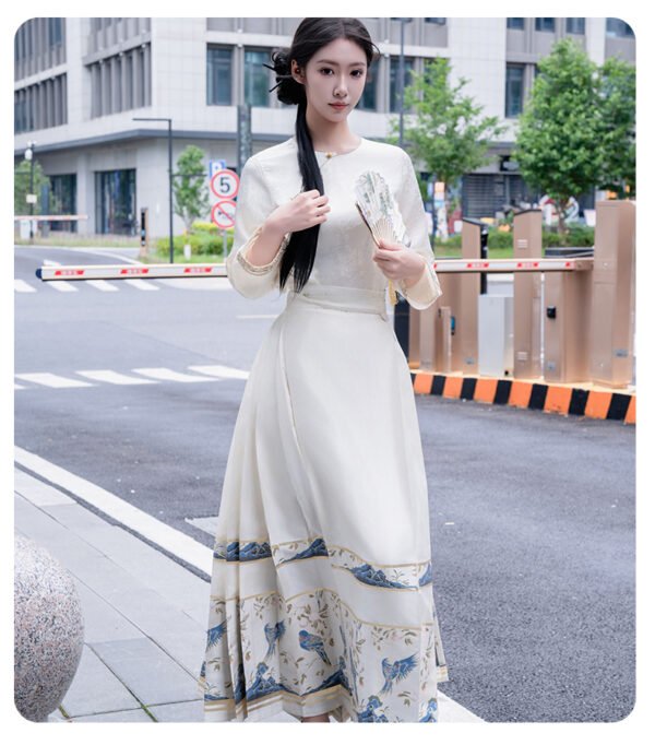 [Flower and Bird Dream] Horse-Face Skirt - White Female Hanfu Style Petite Horse-Face Design Traditional Chinese Aesthetic Everyday Adult Half-Skirt