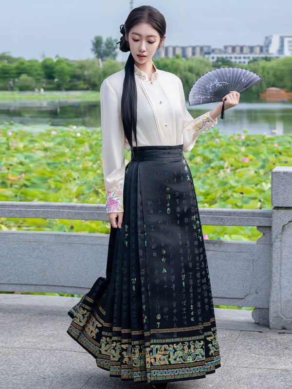 [Traditional] Black Gold Horse-Face Skirt Imitation Makeup Floral Original Hanfu Skirt Full Brocade Satin Daily Autumn/Winter