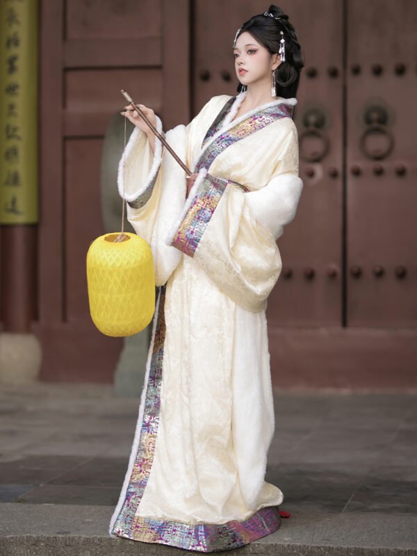 Autumn-Winter Warring States Robe for Women 2025 New Arrival: Wei-Jin Style Ethereal-Chic Trailing Straight-Hemmed Original Ensemble