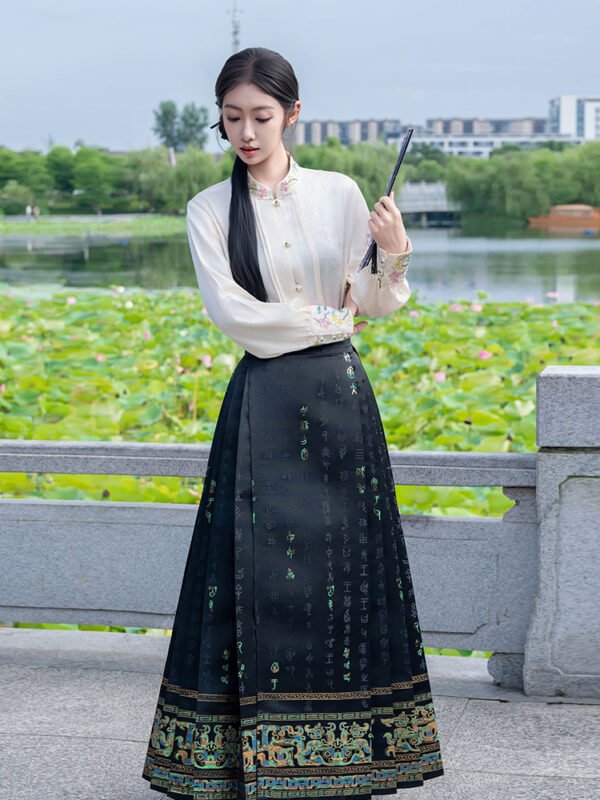 [Traditional] Black Gold Horse-Face Skirt Imitation Makeup Floral Original Hanfu Skirt Full Brocade Satin Daily Autumn/Winter