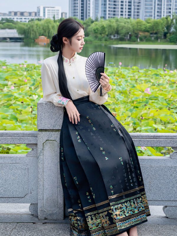 [Traditional] Black Gold Horse-Face Skirt Imitation Makeup Floral Original Hanfu Skirt Full Brocade Satin Daily Autumn/Winter