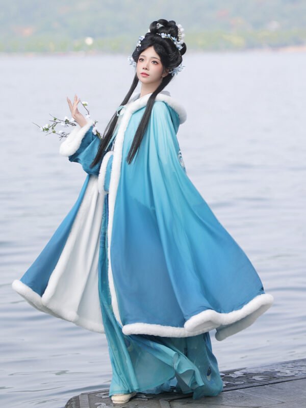 [Peacock Feather] Fall/Winter Original Hanfu Women's Heavy-Work Embroidered Cape & Waist-Length Skirt Set