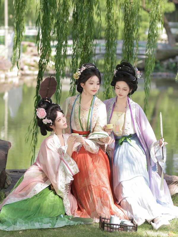【Flower Gathering】Song Dynasty Style Front-Closure Hanfu Women's Intricately Embroidered Long Robe - New Original Ensemble