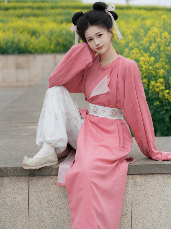 [Youthful Wanderings] Tang Dynasty-Style Round-Neck Robe with Lantern Pants: Authentic Chinese-Style Restoration of Everyday Hanfu for Commoners - Spring and Autumn Period Women's Attire