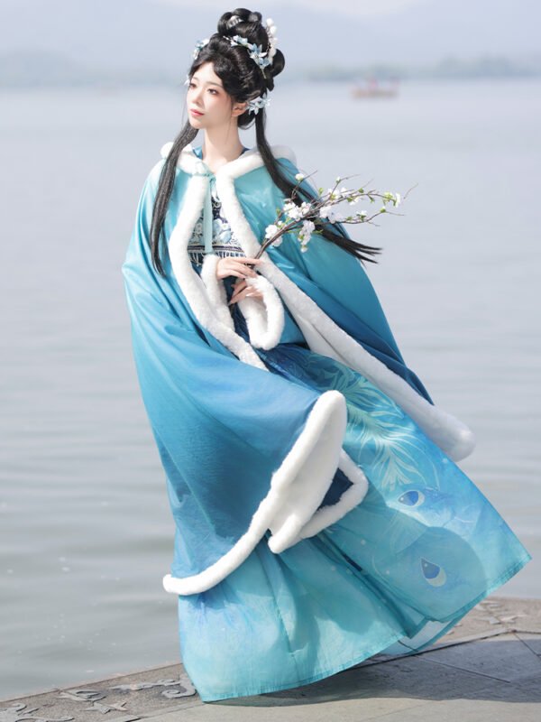 [Peacock Feather] Fall/Winter Original Hanfu Women's Heavy-Work Embroidered Cape & Waist-Length Skirt Set